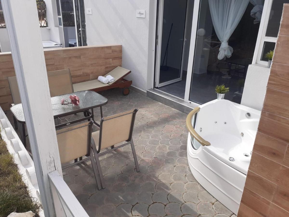 Kapahi Seaview Hotel Apartments โปตอส ภายนอก รูปภาพ