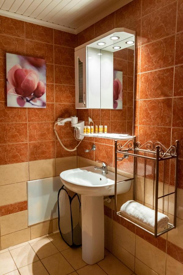 Kapahi Seaview Hotel Apartments โปตอส ภายนอก รูปภาพ