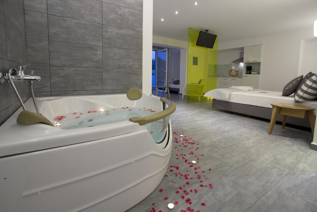 Kapahi Seaview Hotel Apartments โปตอส ภายนอก รูปภาพ