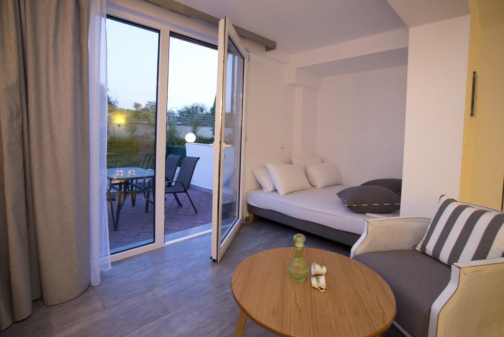 Kapahi Seaview Hotel Apartments โปตอส ภายนอก รูปภาพ